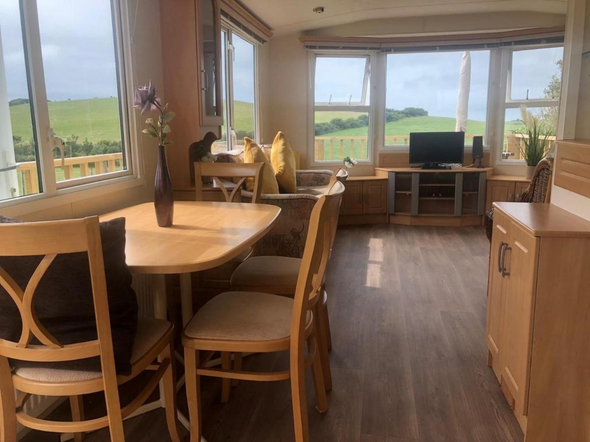Captivating 2-Bed Static Caravan In Holyhead Llanfachraeth Dış mekan fotoğraf