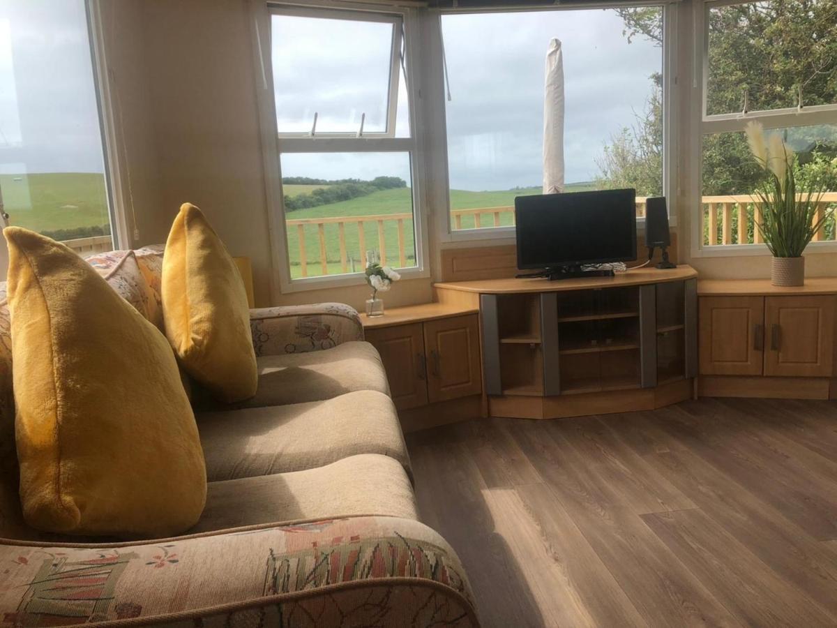 Captivating 2-Bed Static Caravan In Holyhead Llanfachraeth Dış mekan fotoğraf