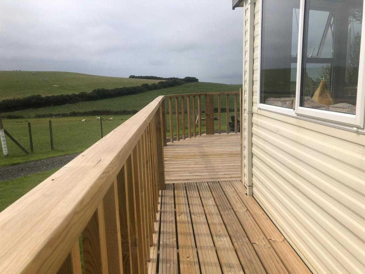 Captivating 2-Bed Static Caravan In Holyhead Llanfachraeth Dış mekan fotoğraf