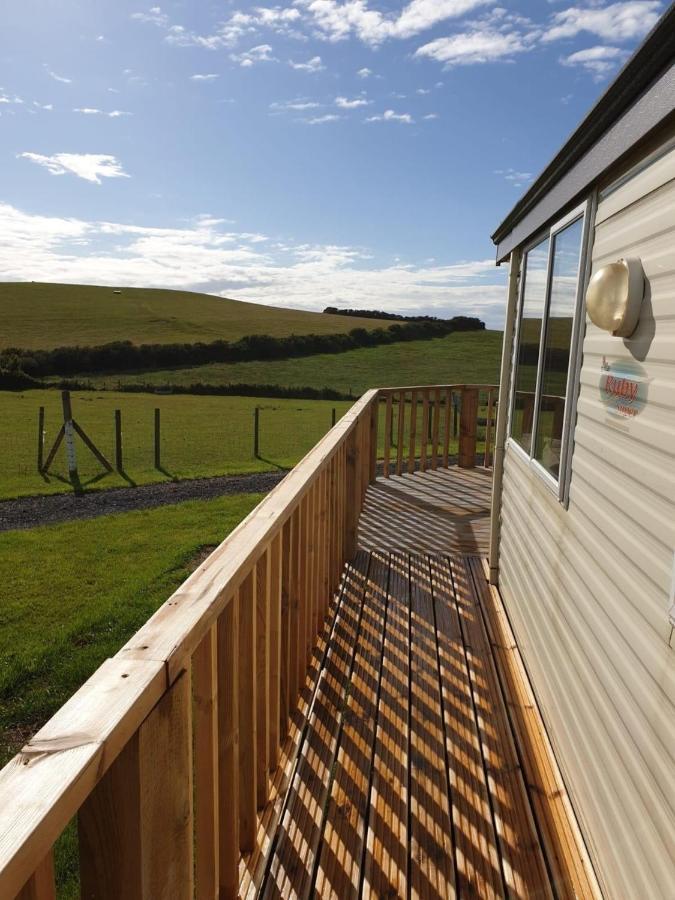 Captivating 2-Bed Static Caravan In Holyhead Llanfachraeth Dış mekan fotoğraf