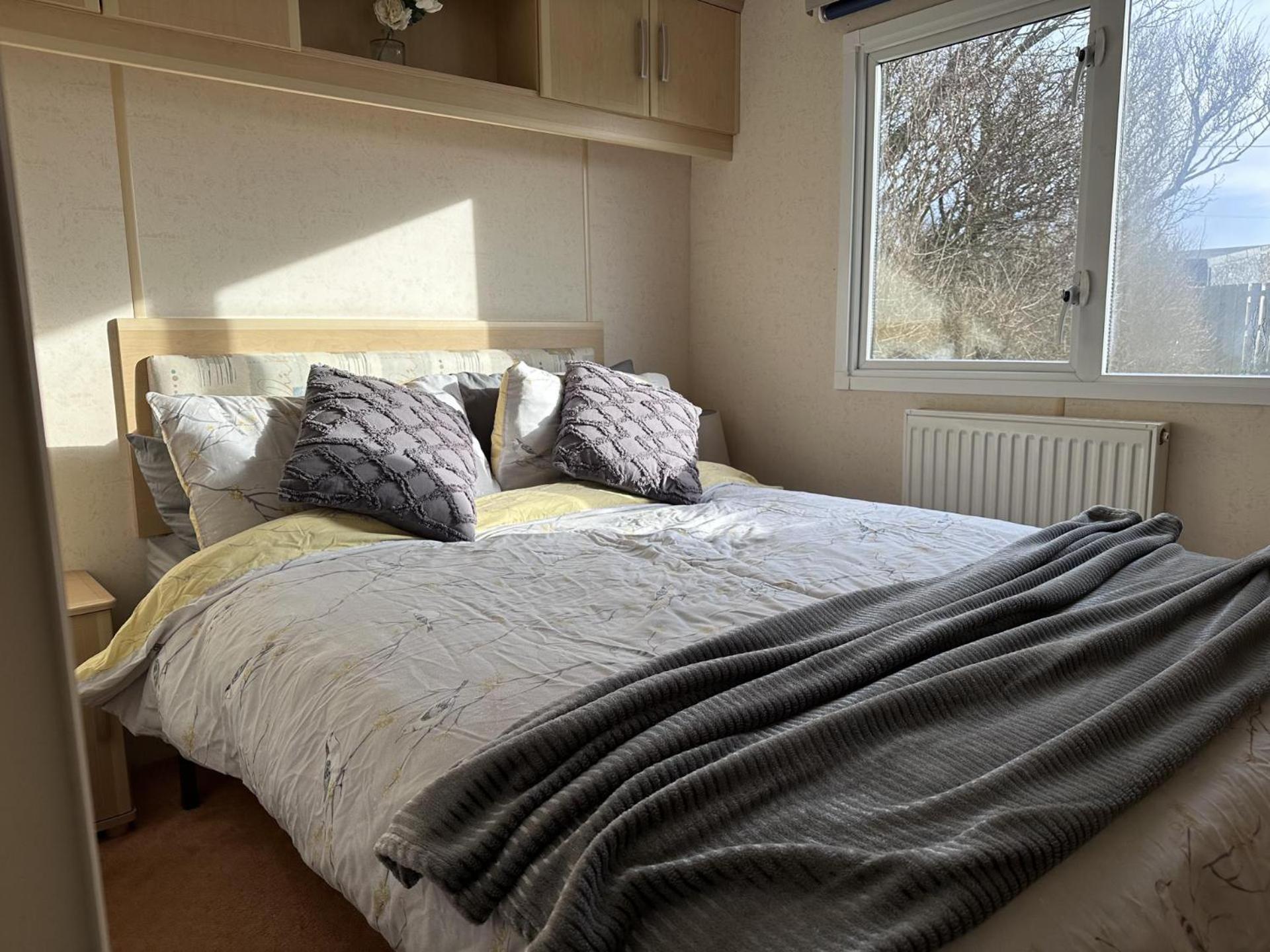 Captivating 2-Bed Static Caravan In Holyhead Llanfachraeth Dış mekan fotoğraf